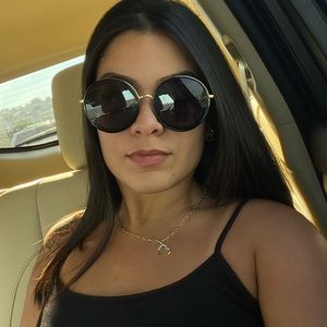 Meet your Posher, Agatha